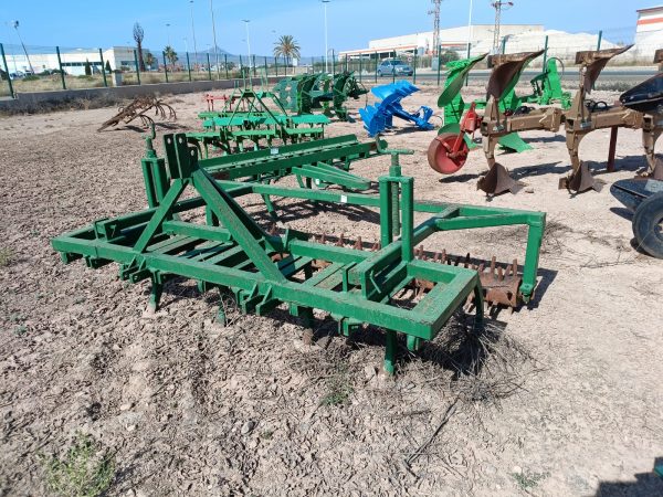 Cultivador agrícola de 9 brazos fijos con rastrillo