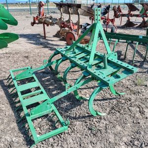 Cultivador de 9 brazos con rastrillo